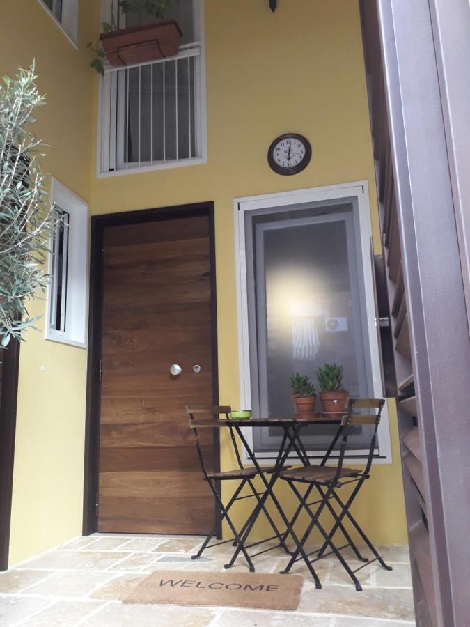 Two-Bedroom House,1051667626:JPEG