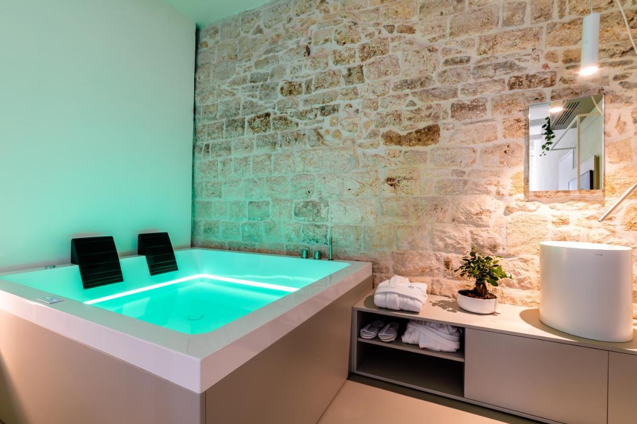 Queen Suite Spa Bath City View