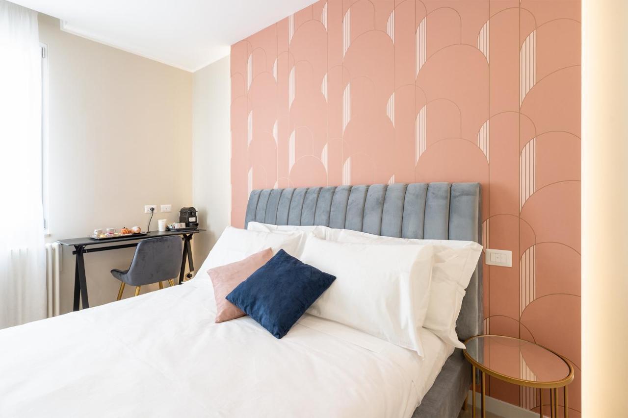 Habitación con cama extragrande.