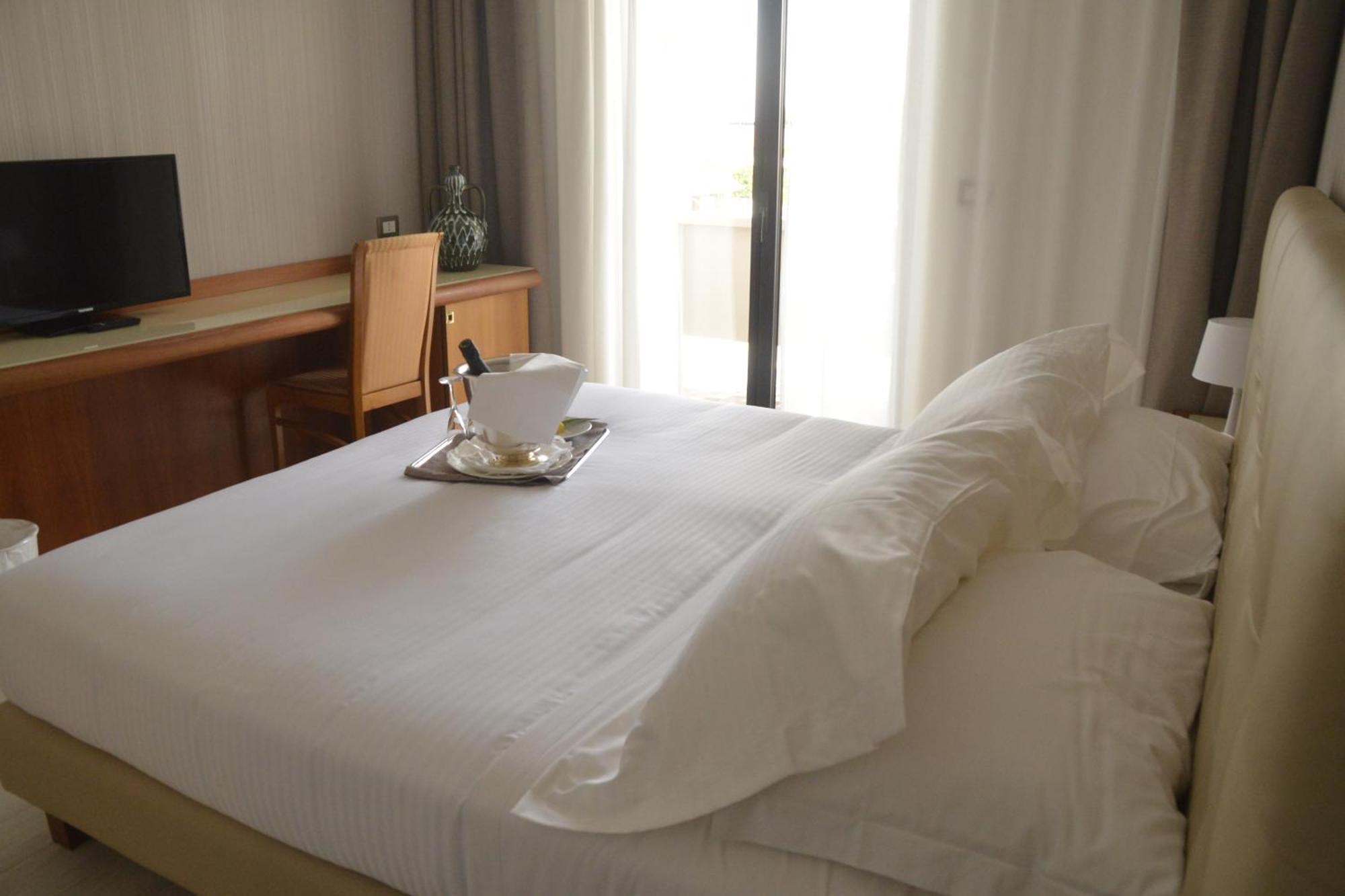 Double Room,402650010:JPEG