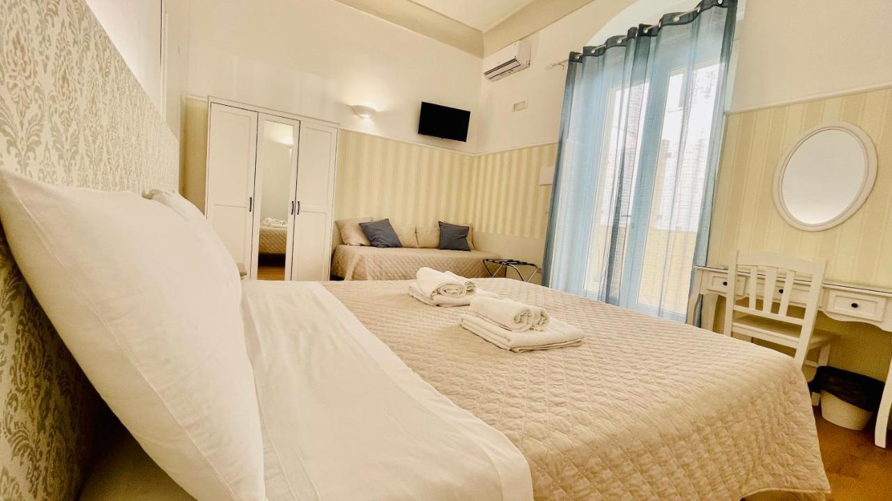 Camera Matrimoniale con Letto Supplementare