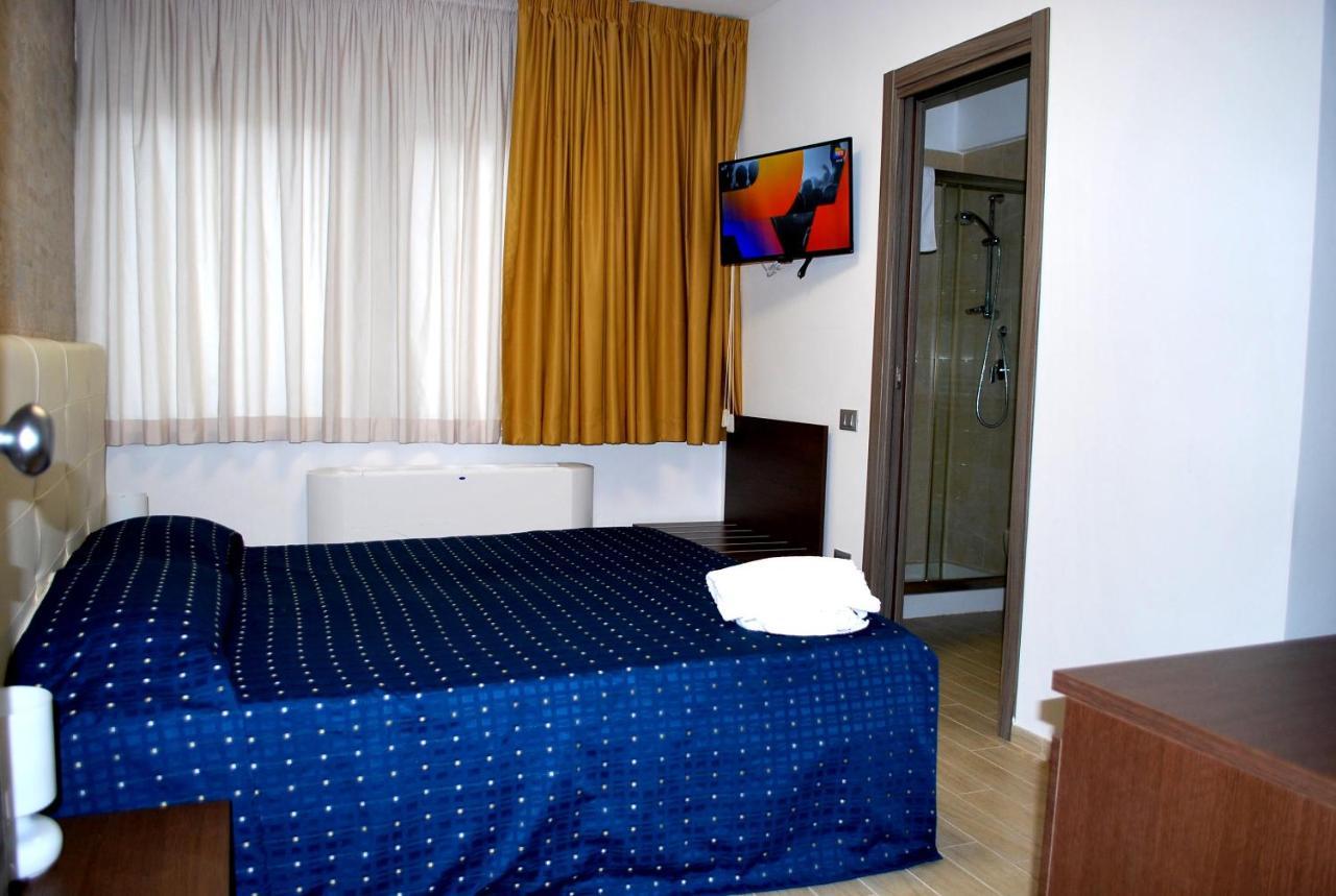 Standard Zimmer mit Kingsize-Bett