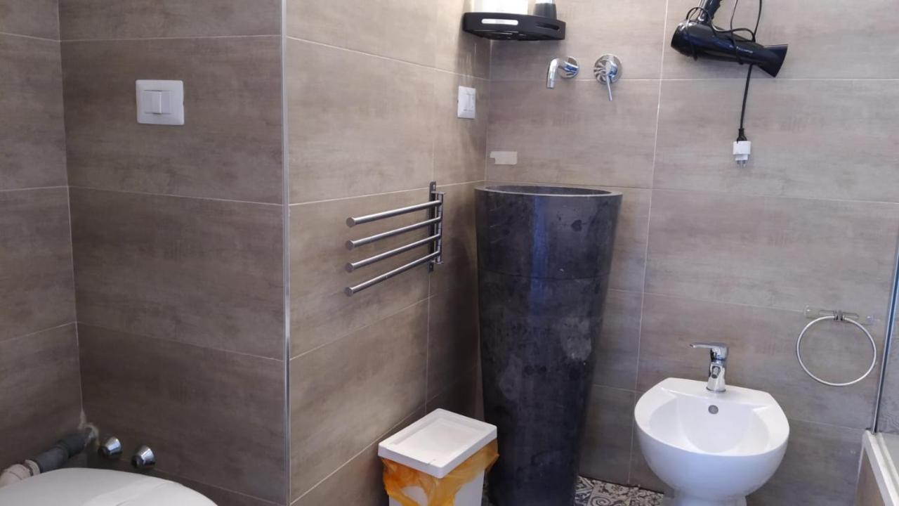 Kamer met Queensize Bed en Balkon