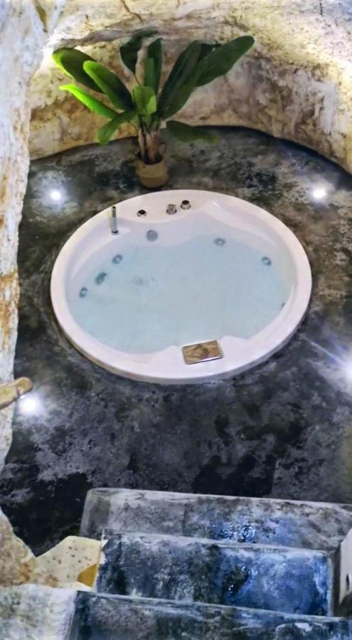 King Suite with Spa Bath