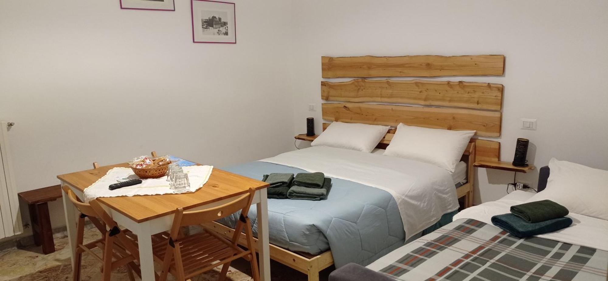 Driepersoonskamer met Eigen Externe Badkamer