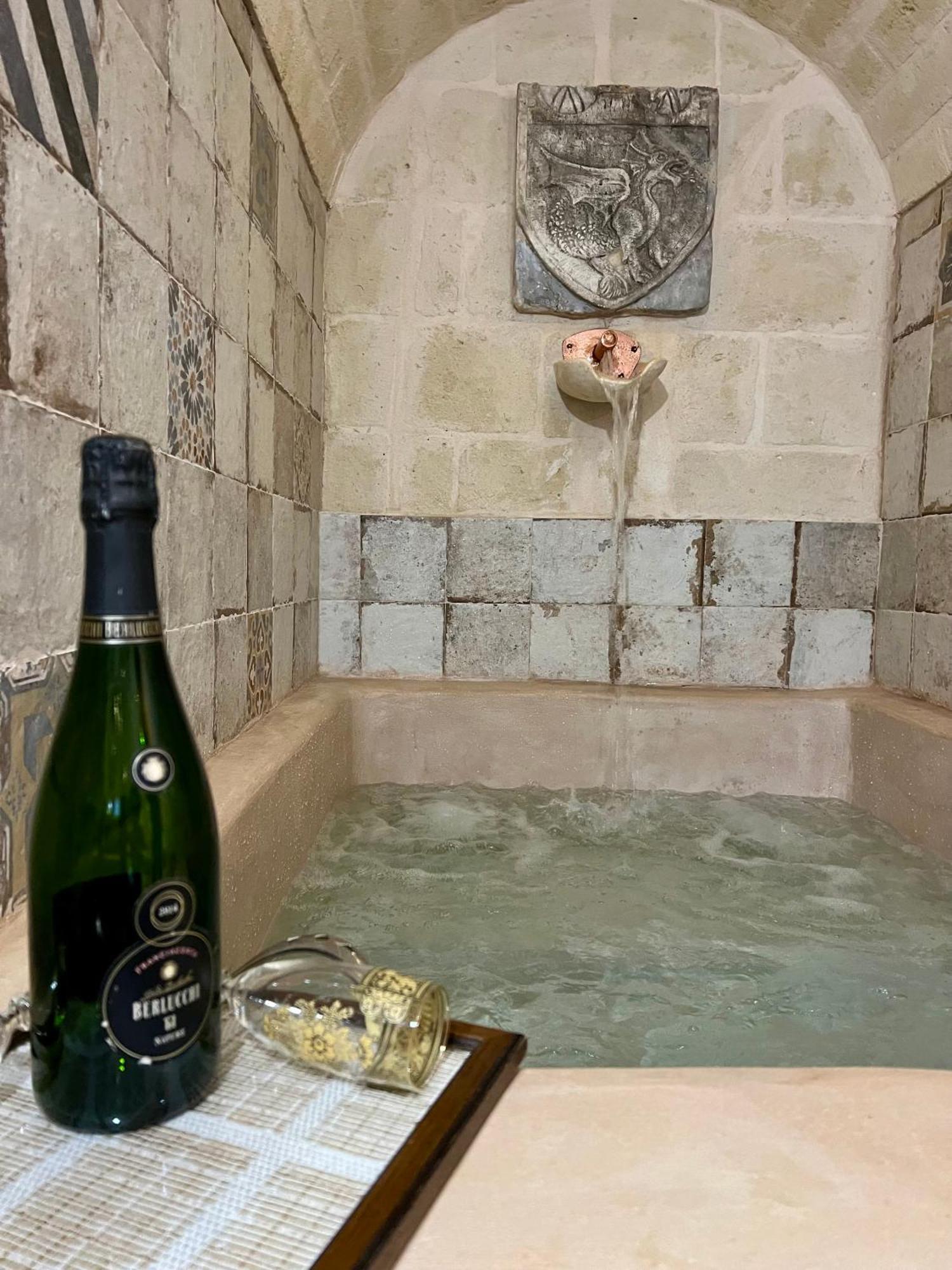 Queen Suite with Spa Bath,1552757029:JPEG