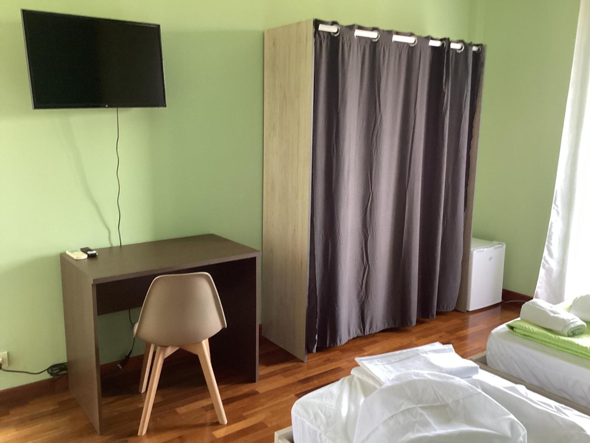 Quadruple Room with Private Bathroom