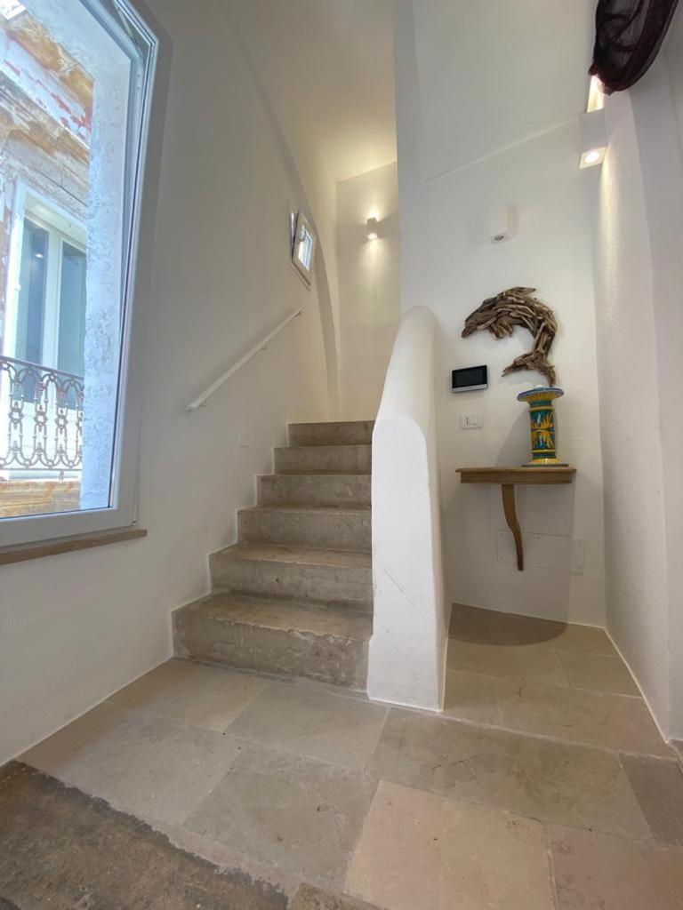 Deluxe Double Room with Side Sea View
