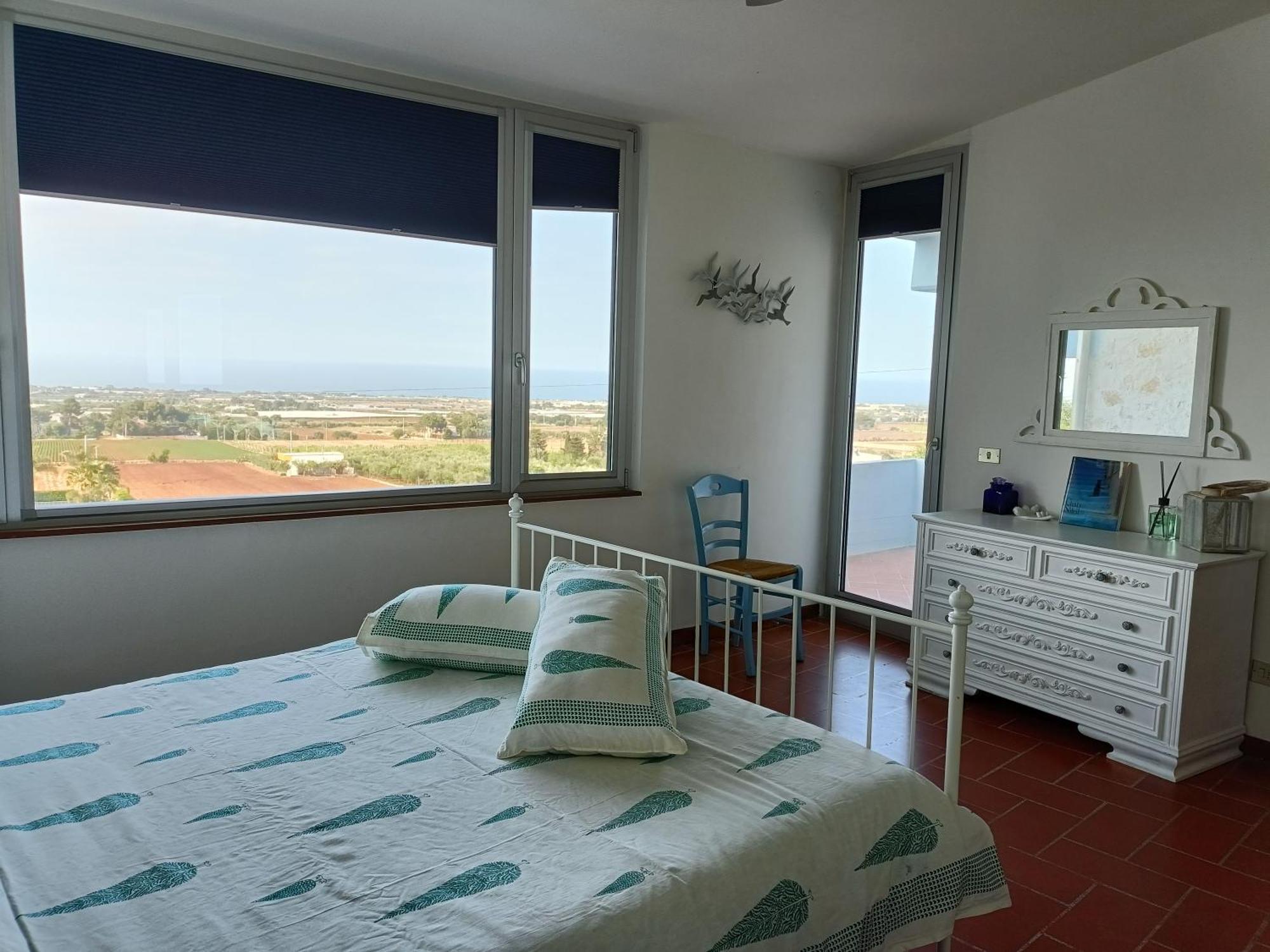 Camera Matrimoniale con Balcone e Vista Mare