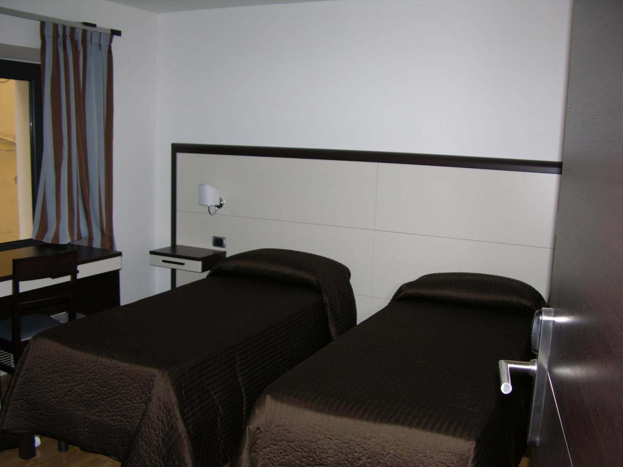 Twin Room,1598908313:JPEG