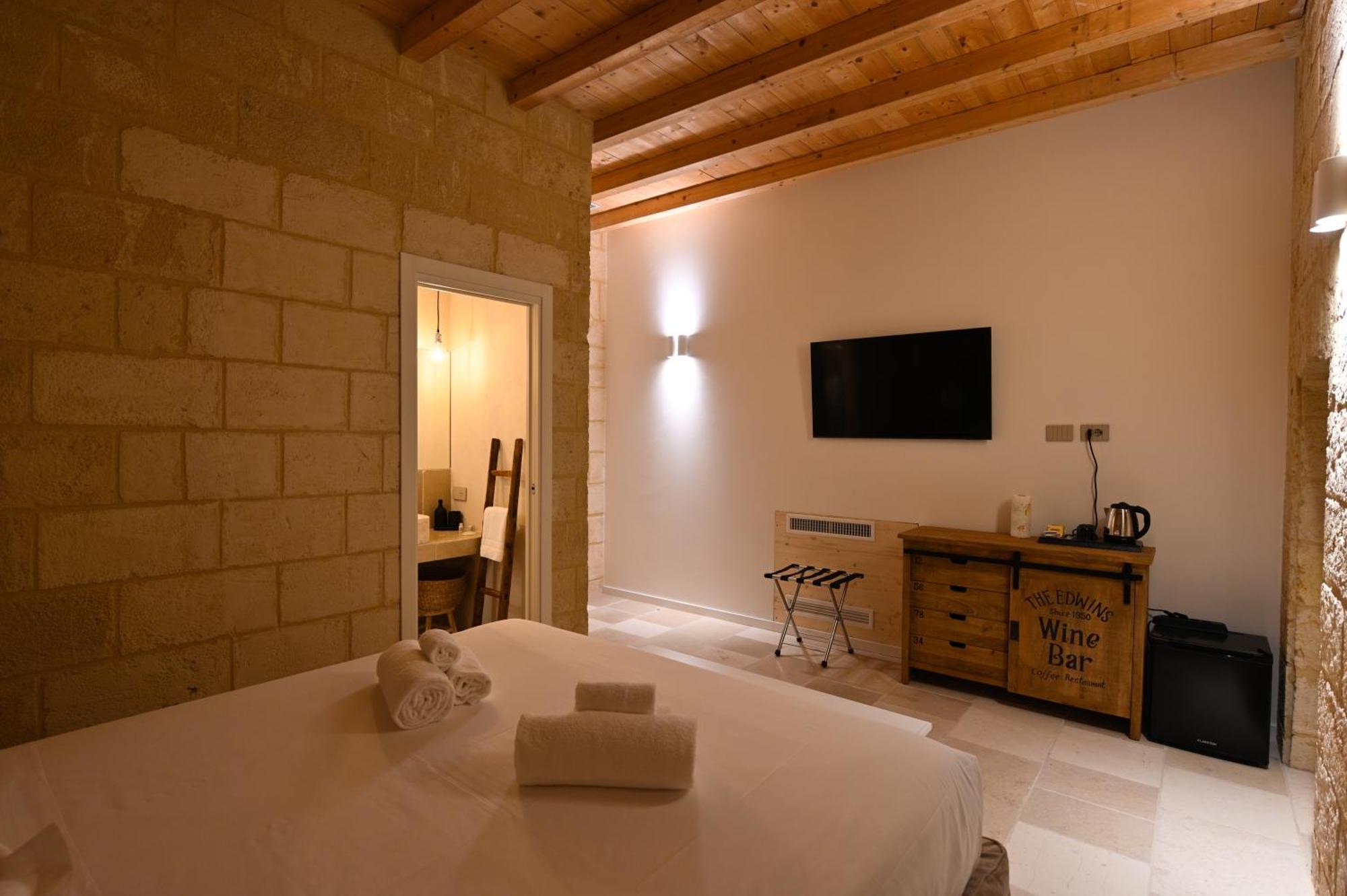 Double Room Private Bathroom