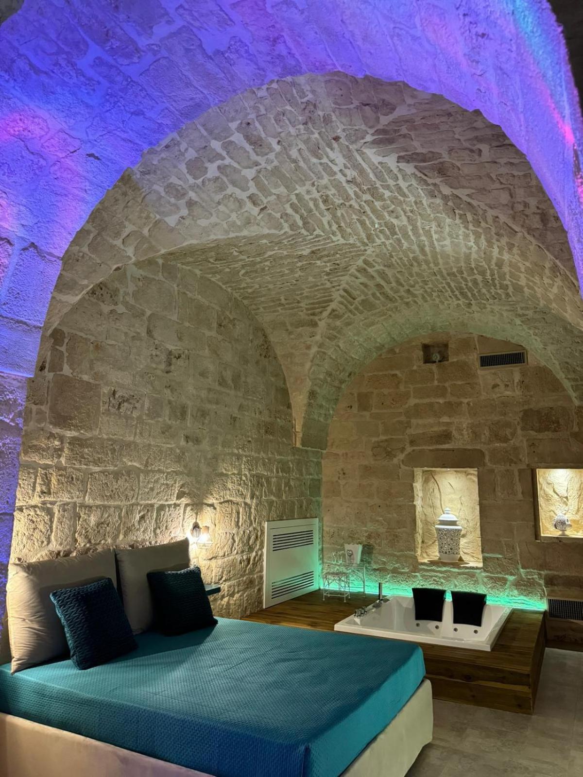 Deluxe Suite with Spa Bath