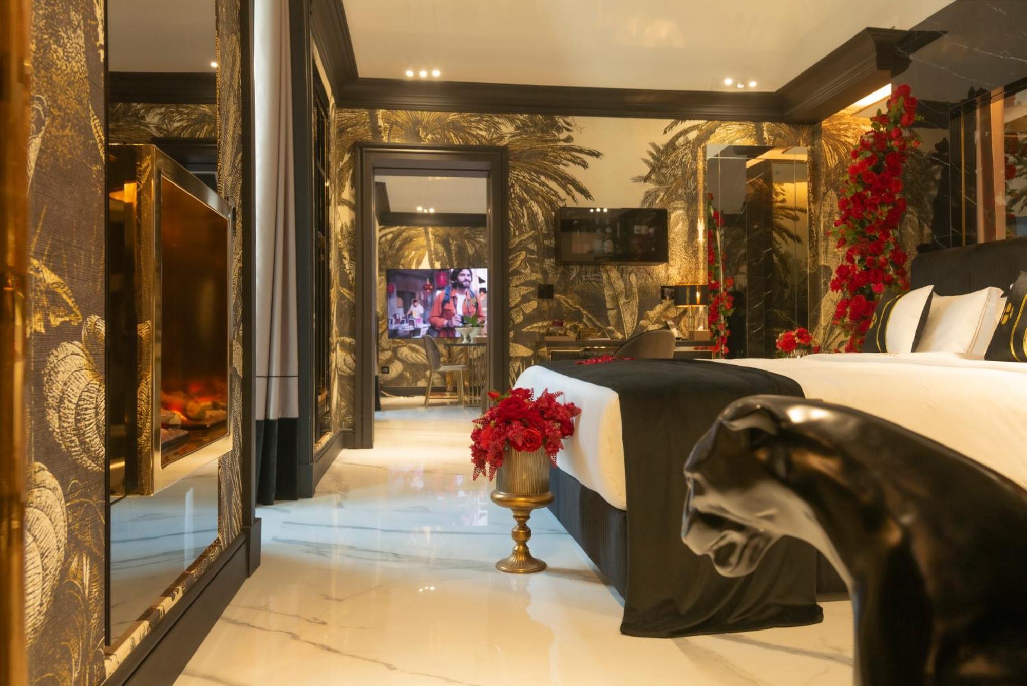 Suite,1630202114:JPEG