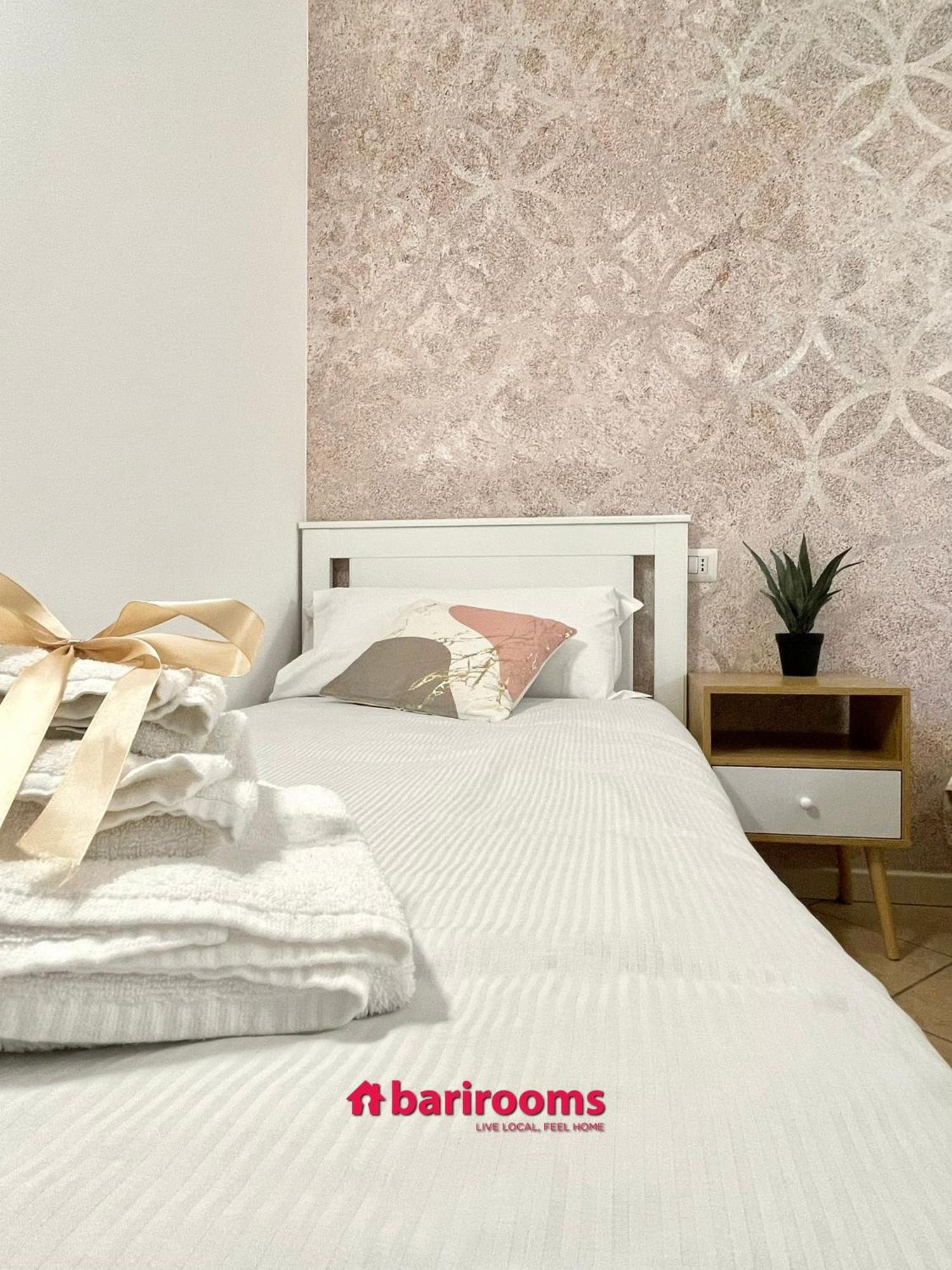 Basic Triple Room with Shared Bathroom