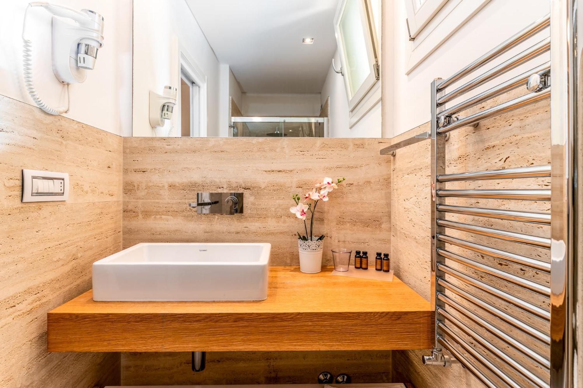 Superior One-Bedroom Apartment (2 Adults)
