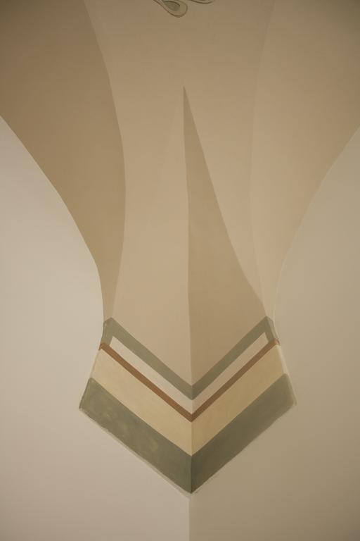 Suite Ceiling Window,167126427:JPEG