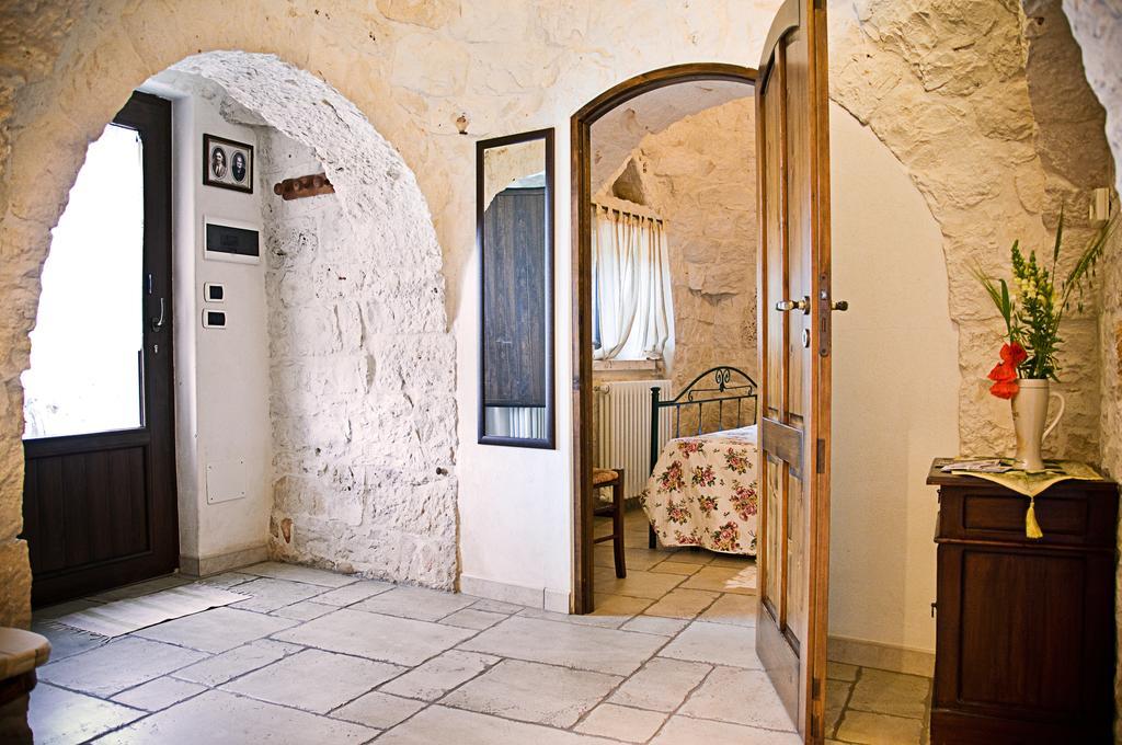 Casa Trullo con 2 Camere da Letto e Vista Piscina