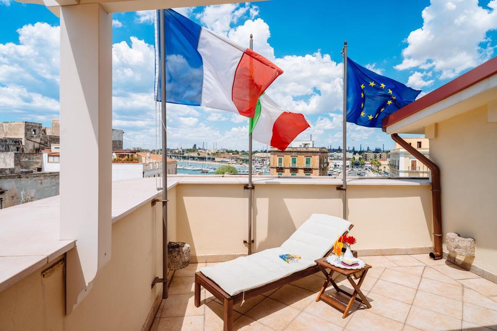 Camera Matrimoniale/Doppia con Letti Singoli e con Terrazza con Vista Mare