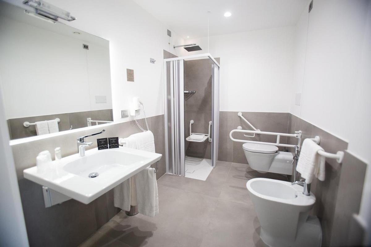 Chambre Double ou Lits Jumeaux avec Vue - Accessible aux Personnes à Mobilité Réduite