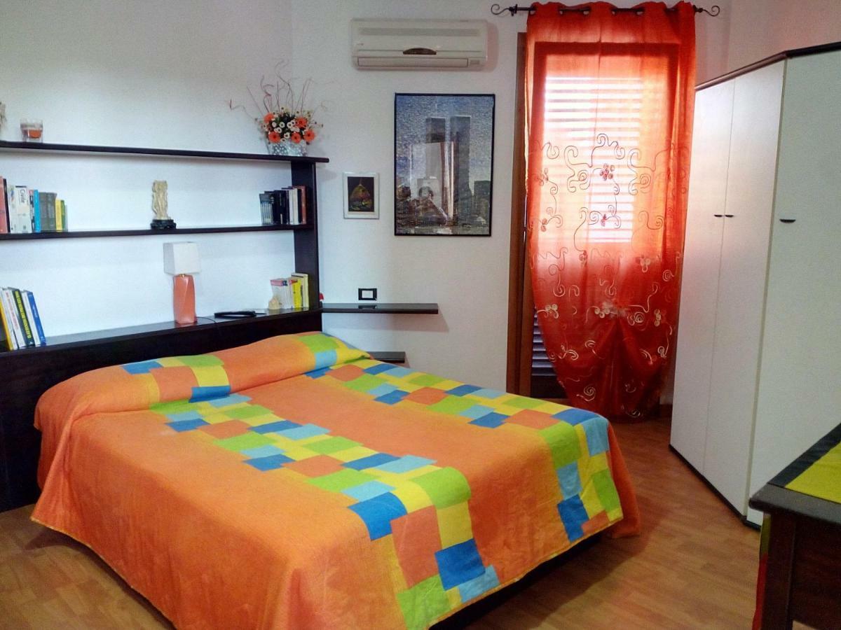 Camera Matrimoniale con Letto Supplementare e Bagno Privato