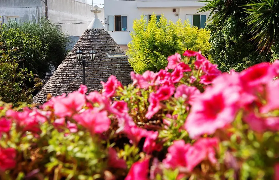 Trullo Giardino Fiorito-1