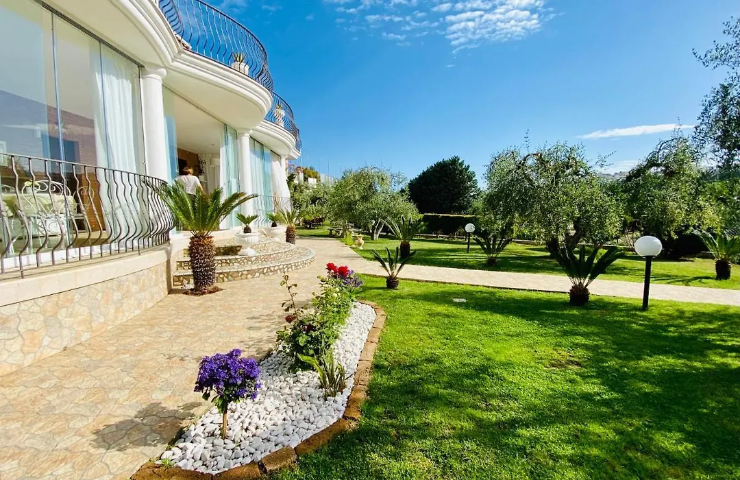 B&B Villa Pacifica-1