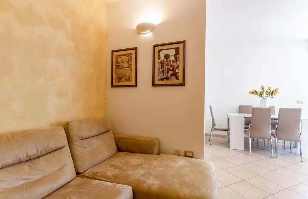 Guesthost - Roomy Apartment With Terrace & Parking-1