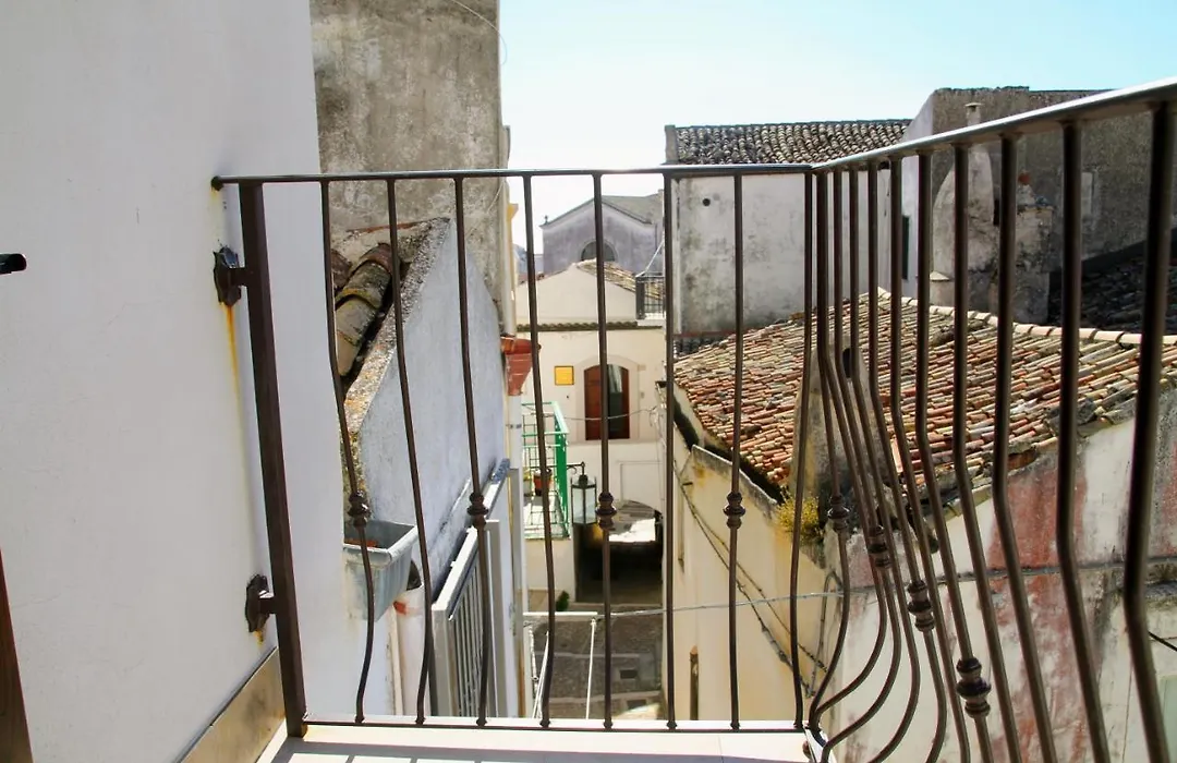Rooms Dimora Arco - Affitti Brevi Italia-1