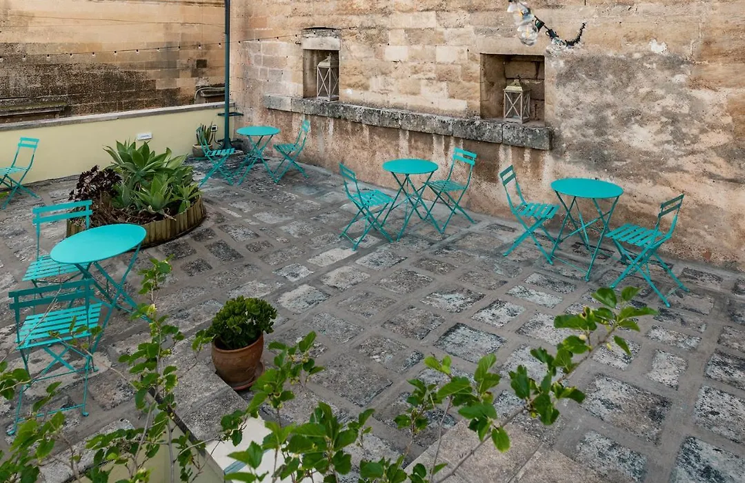 Damasa Rooms-1