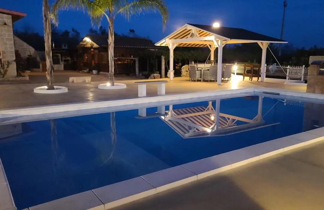Villa Anna Salento - due camere con piscina, cucina e BBQ a pochi minuti dal mare-1
