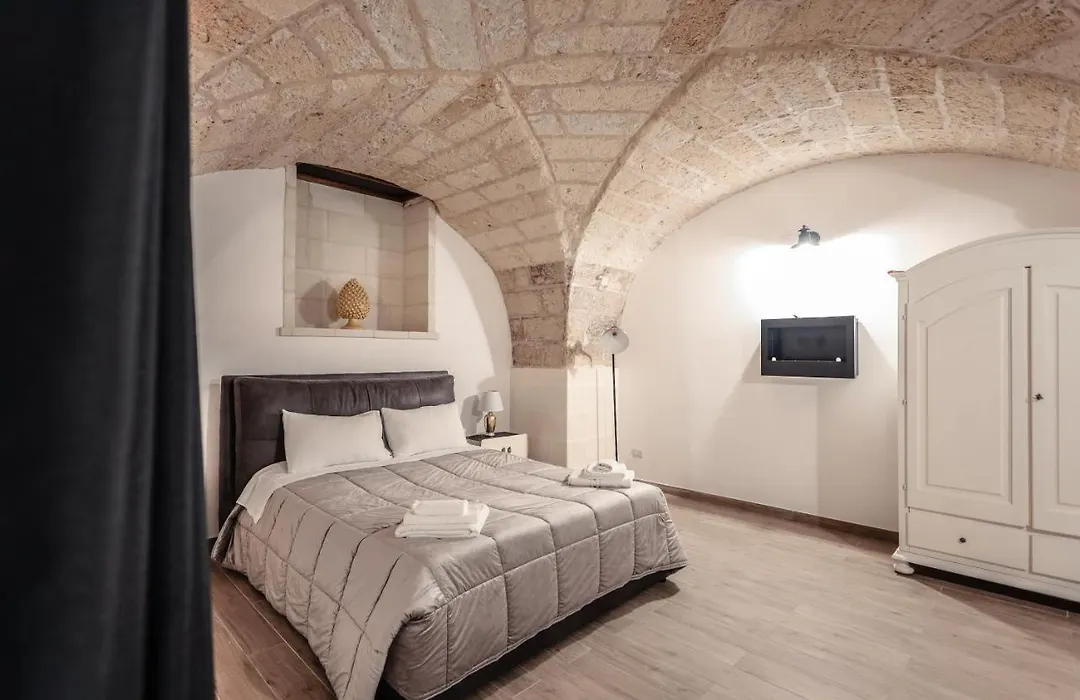 2 Santi Apartment-1