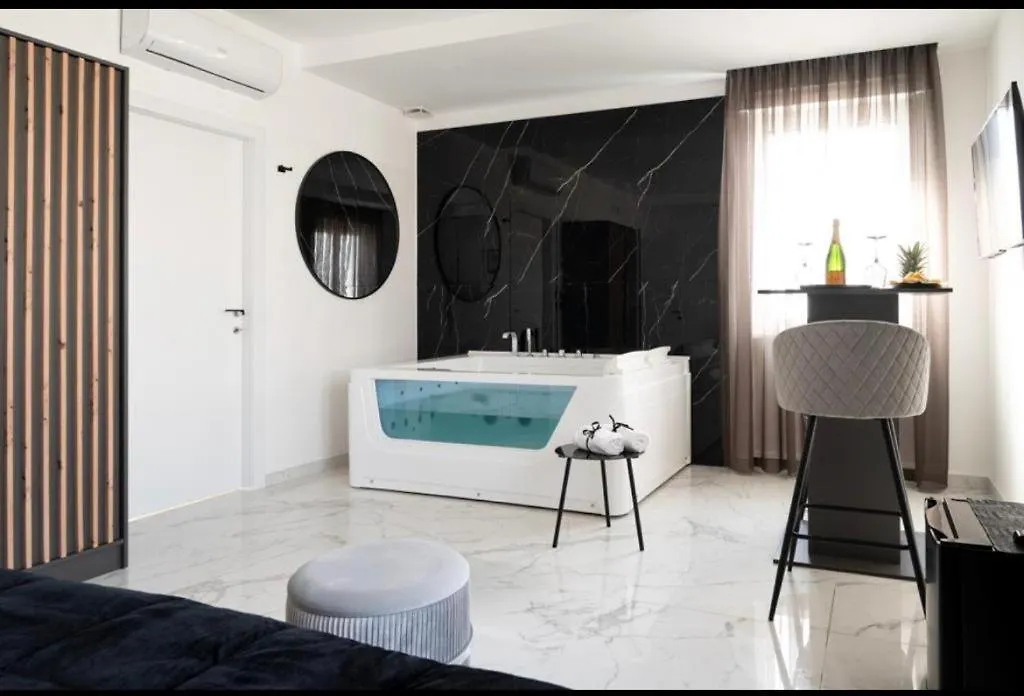 Diadema Luxury Suite-1