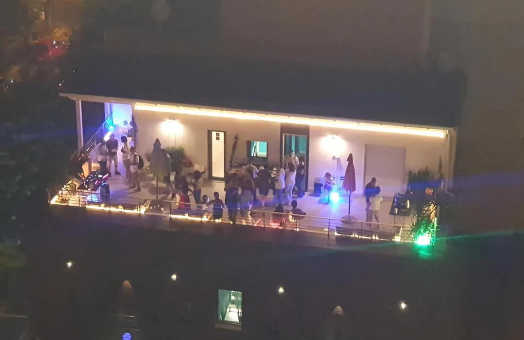 B&B DEL CORSO - Foggia - AMBIENTE SANIFICATO CON GENERATORE DI OZONO E LAMPADE GERMICIDA AD OZONO PER LA DISINFEZIONE DI ARIA E AMBIENTI - Parcheggio Custudito a pagamento - Netlifix TV-1