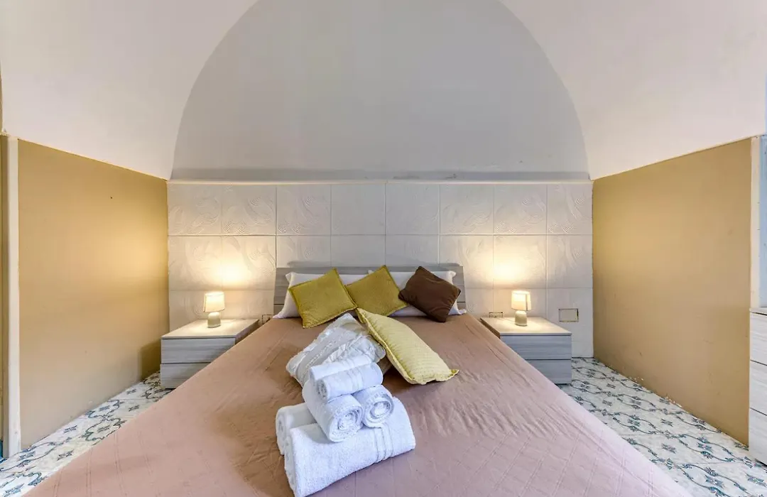 Villa Cesarea Dimora di Charme-1