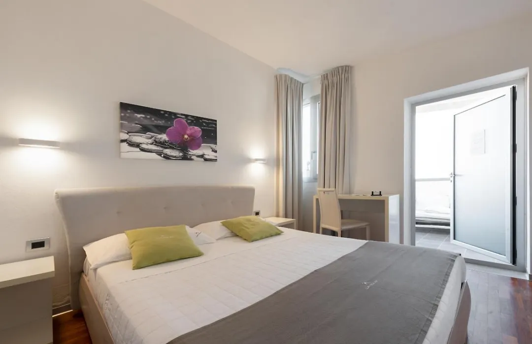 B&B White con Parcheggio Privato-1