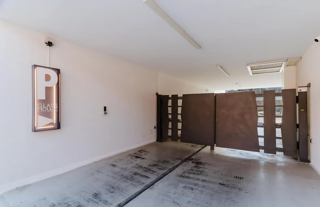 Glass House - Smart Rooms & Parking-1