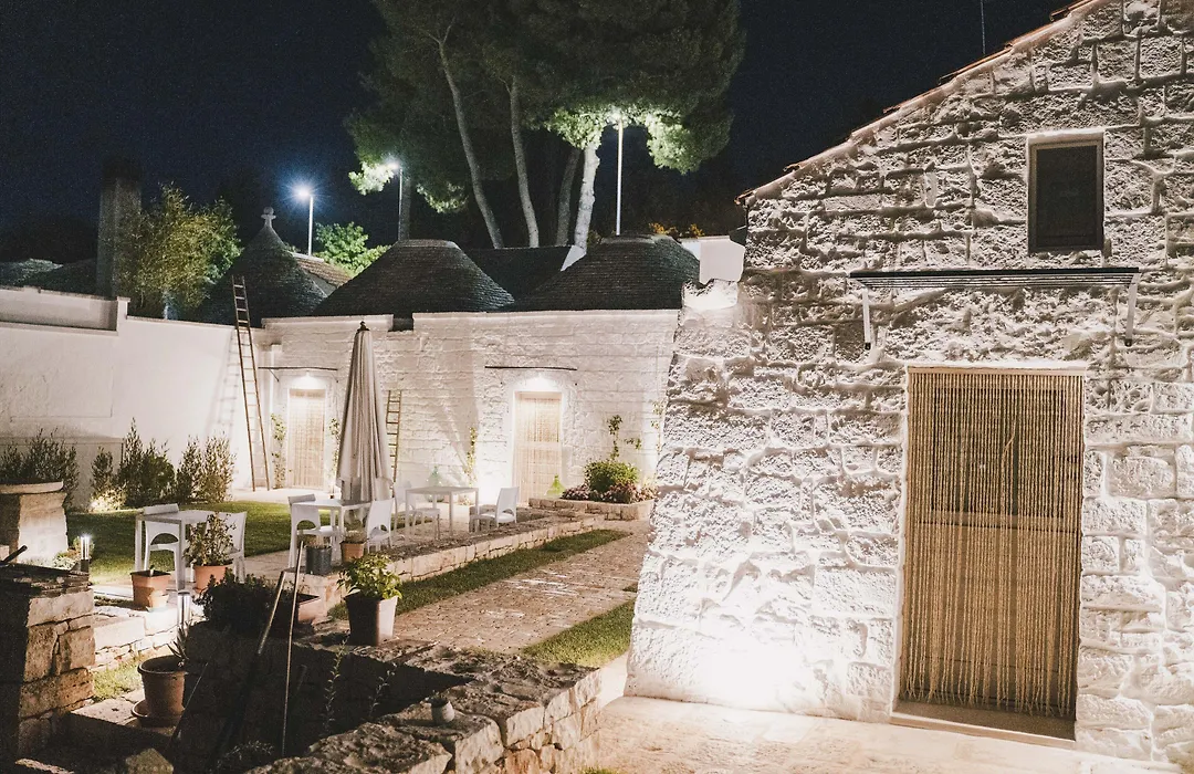 Trulli in corte-1