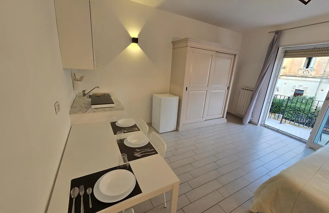 Dimore Centro Lecce Affittacamere B&B-1