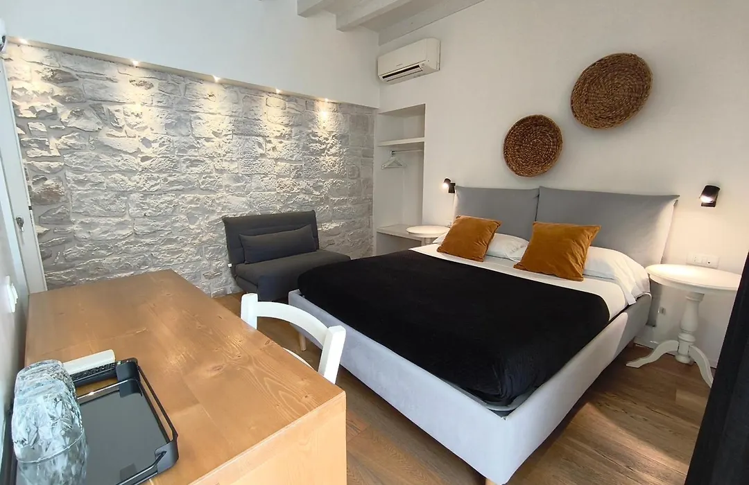 La Maison-1