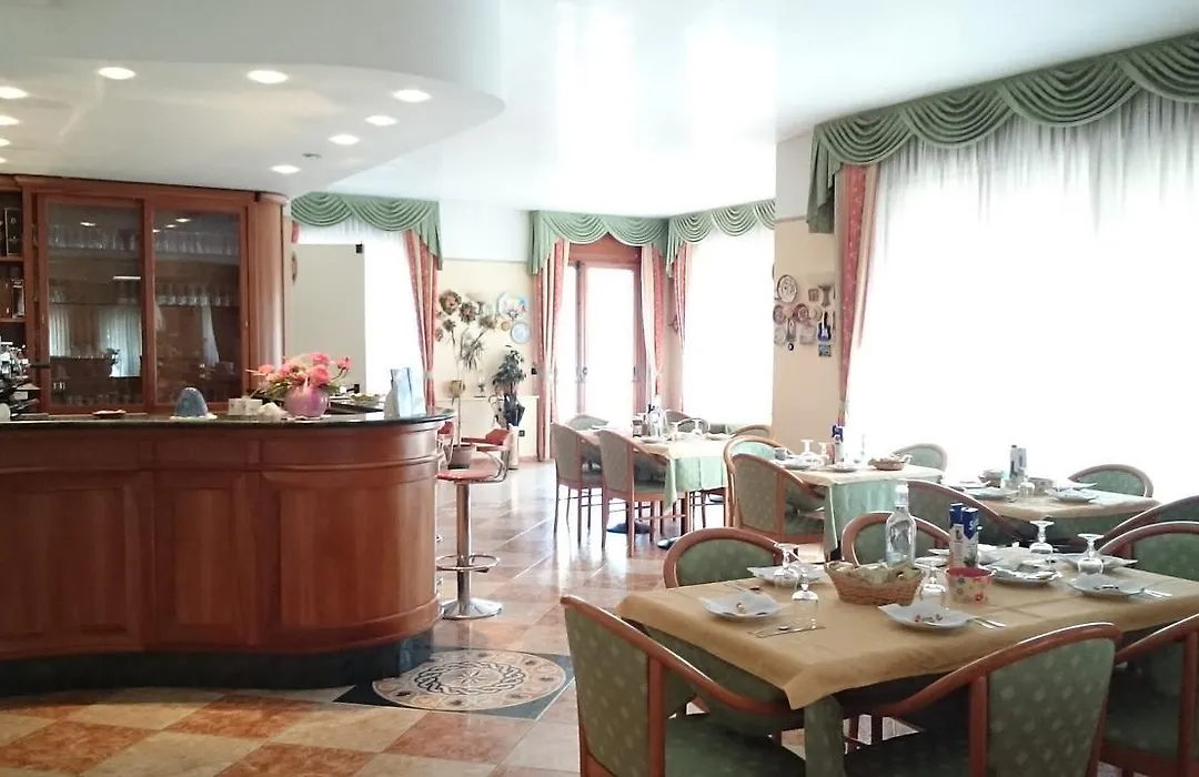 Hotel Holiday House-1