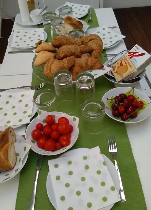 Bed And Breakfast T57-1