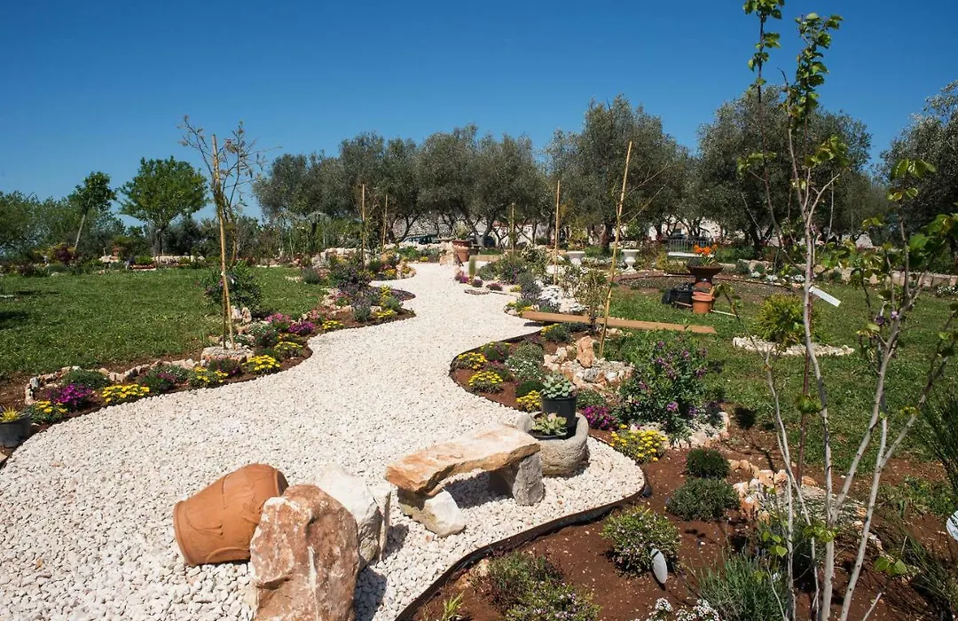 16 Trulli E Giardini-1