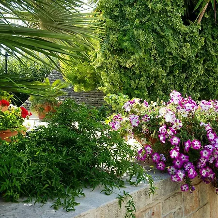 Trullo Giardino Fiorito-3