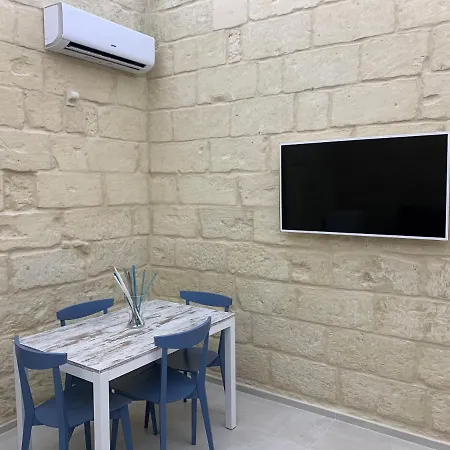 Casa Loca Intera Casa A Due Passi Da Porta San Biagio-2
