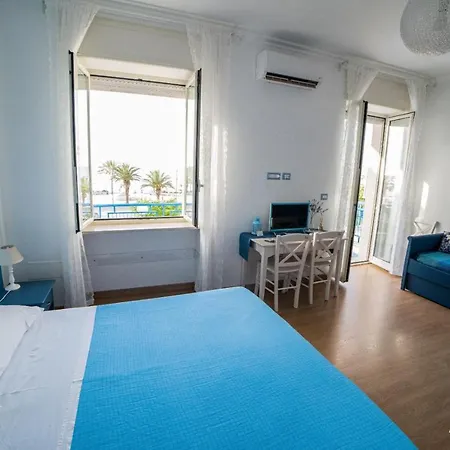 B&B Una Rotonda sul mare-3