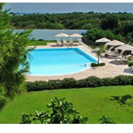 Room In Bb - Spacious Double Room In Ancient Masseria Near The Sea In A Quiet Olive Trees-2