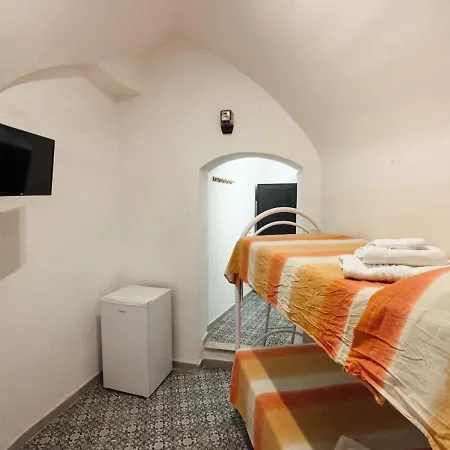 Dimora Garibaldi Rooms - Center-Wi-Fi-3