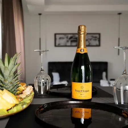 Diadema Luxury Suite-2