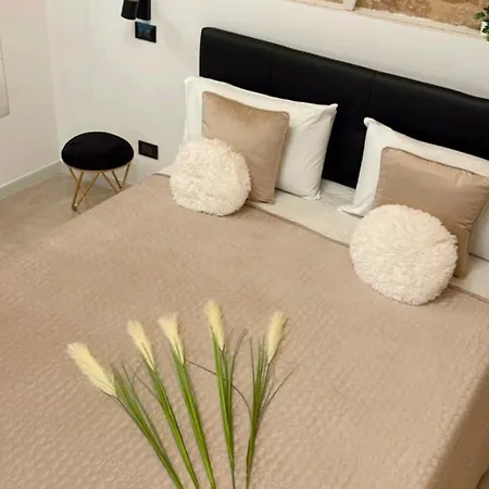 Suite Whiteflower-3