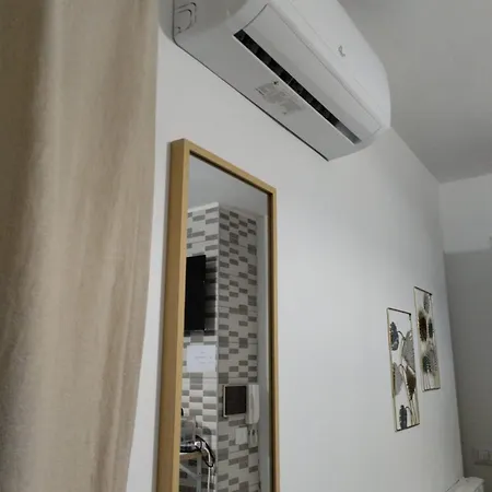 Private Room Near Bari Old Town And Center La Pieza-2